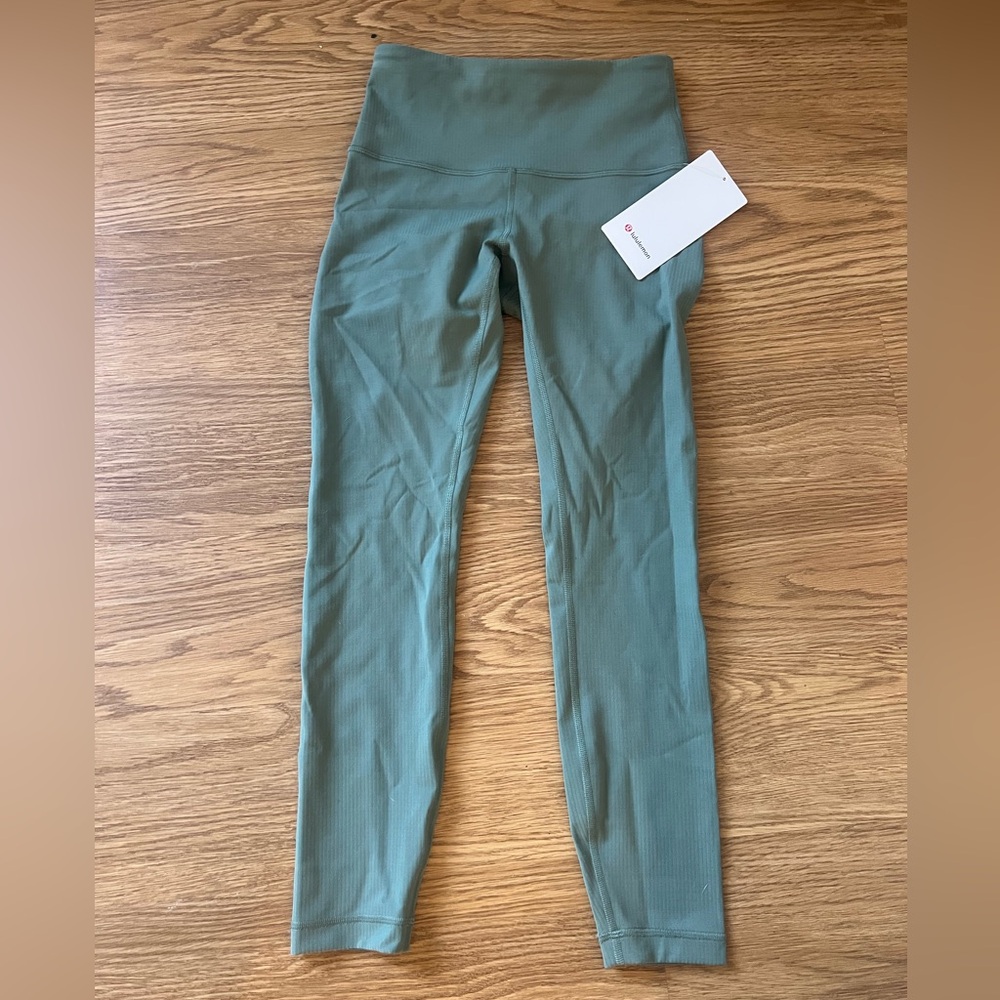 NWT Lululemon green ribbed wunder train HR tight 25”